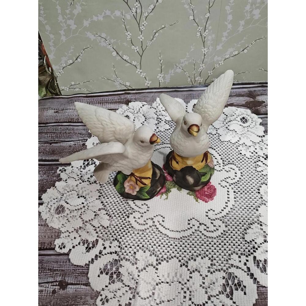 Vintage 2 Doves Figurines White Fine Porcelain Floral Base 5.5" Bird Collectible - Picture 13 of 14